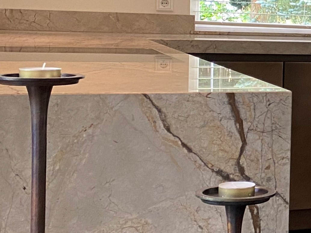 Tutor spier Samenhangend Bronzen keuken met marmeren blad - Zwart Interieurbouw Putten - Keukens,  Kasten, Meubels en verbouwingen